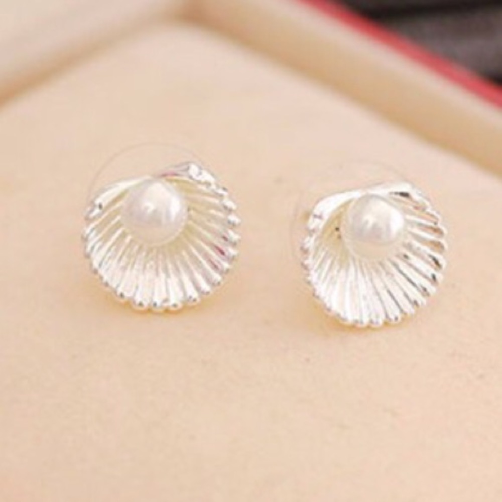 🌸 3 for $20 🐚 Silver Clam Shell & Pear Studs